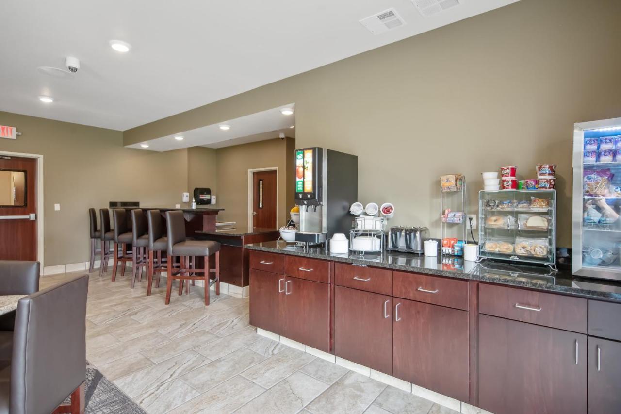 Cobblestone Hotel & Suites - Austin Bagian luar foto
