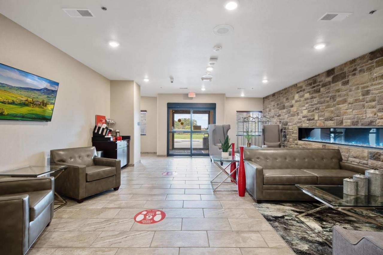 Cobblestone Hotel & Suites - Austin Bagian luar foto